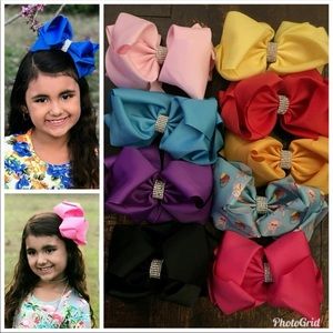 Adorable bling 8inch bows